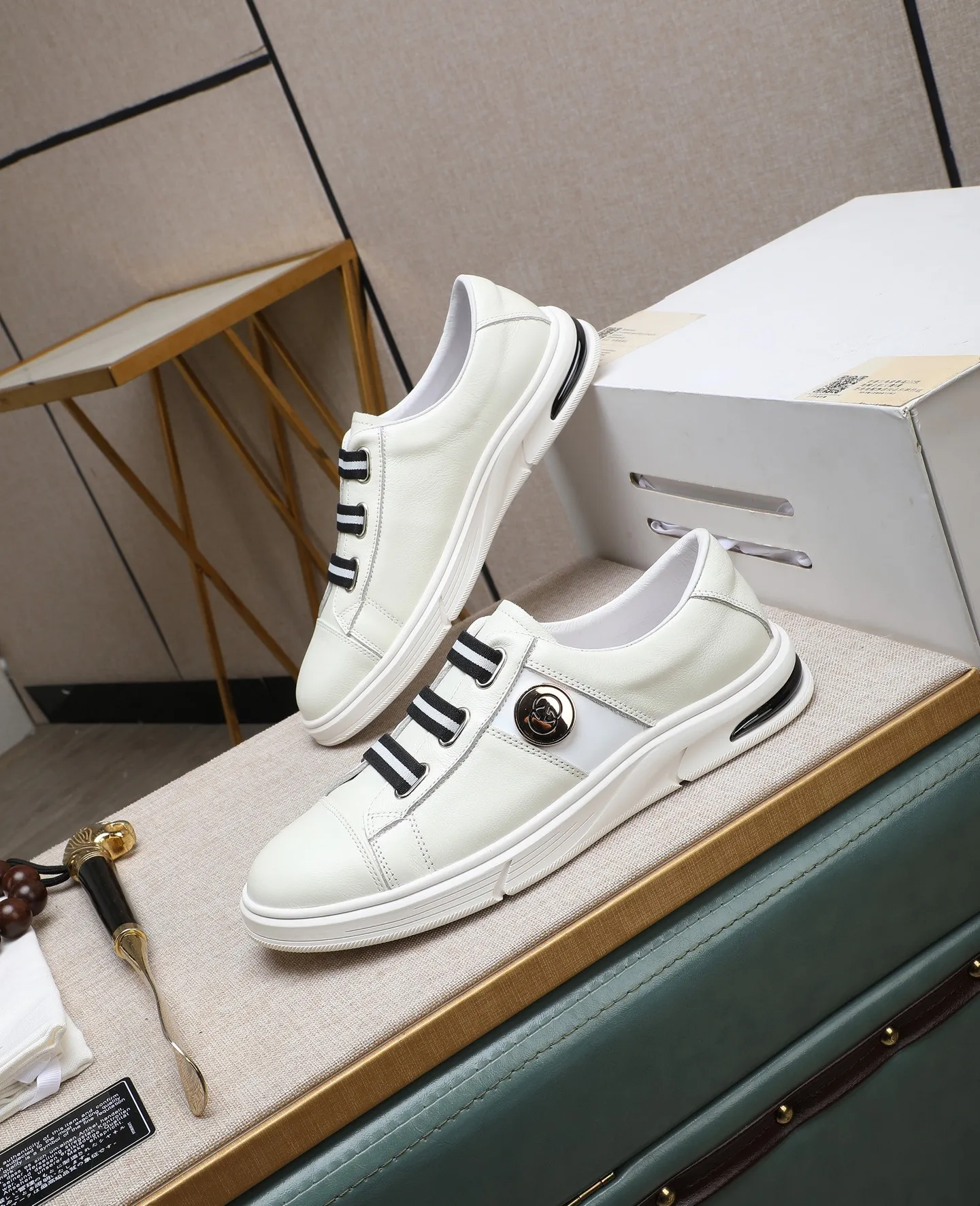 Men's shoes 💰460 GUCCI🔍🔍The latest models are on sale at the same time at the counter. Original calfskin imported from Italy, genuine leather lining, (high-end, extravagant, and classy) with exquisite workmanship. Soles: Original soles specially provided by the original factory. ⚠Exclusive double-layer movable molded soles are super comfortable⚠. Photos of the real thing🎬The real thing is even better🔍🔍"High quality·Follow the order" Code number 38-44